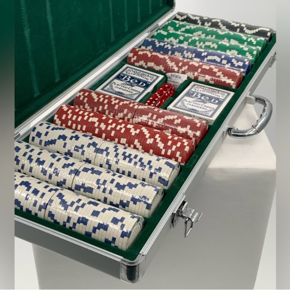 🌹New Listing🌹NWT Bermin Entertainment Aluminum Poker Chip Case with 500 Chips